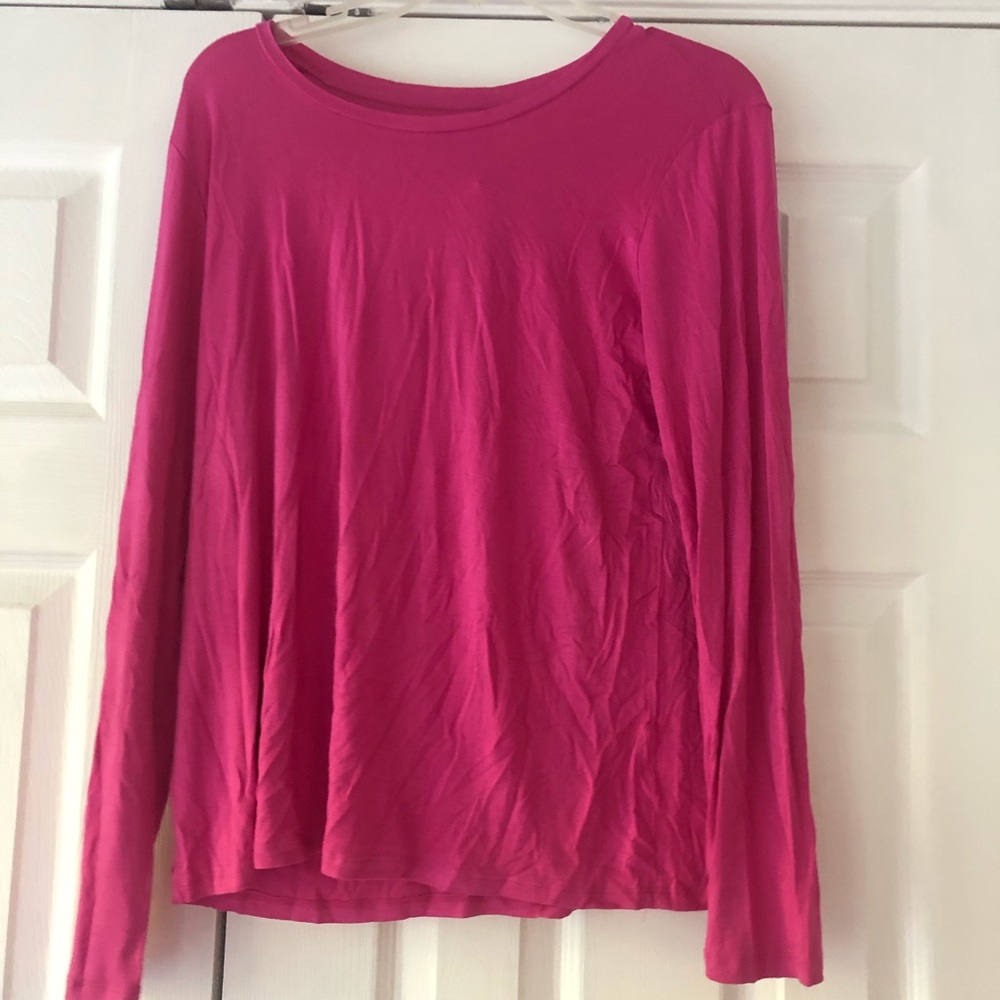 Tresics a hot pink t-shirt